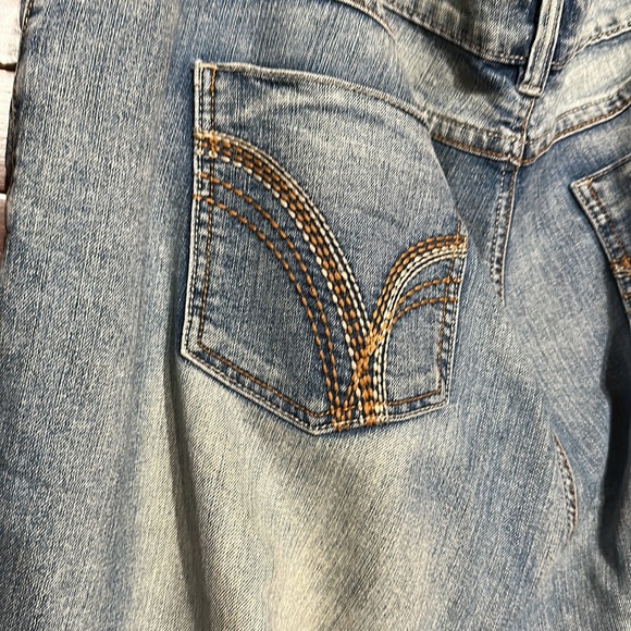 Cato Stretchy Light Blue Jean Capris - Picture 7 of 9